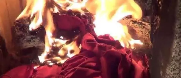 親人去世後,為什麼要把他的衣服燒掉?原來這不僅僅是迷信!