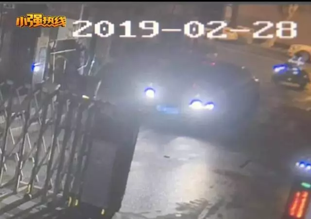 凌晨三點,這對男女在車裡的舉動,民警都看呆了 !