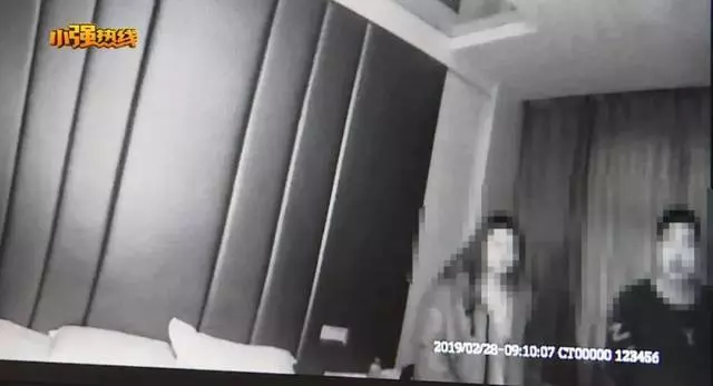 凌晨三點,這對男女在車裡的舉動,民警都看呆了 !