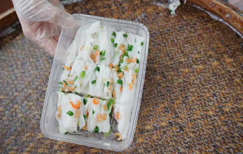 丈夫早逝,單親媽獨扛家計,借錢賣腸粉養兩子,全靠周潤發幫宣傳!她感激:「發哥令我起死回生!」