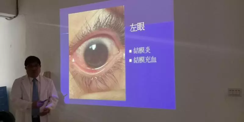 差點永遠看不見!高雄女子長期「手機亮度調最高」,眼球竟「燒出500個小洞」!