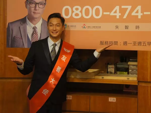 「失智友善大使」謝祖武談及「88歲失智母親」當場淚崩:「堅持煮湯給我喝,打開卻只見空碗…」