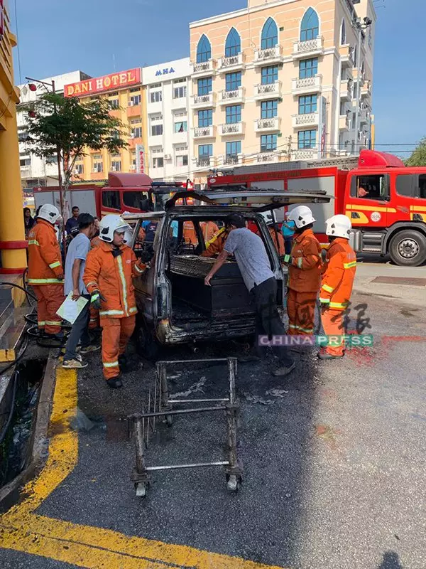 往火化場途中肇禍 載遺體貨車不知何故失火