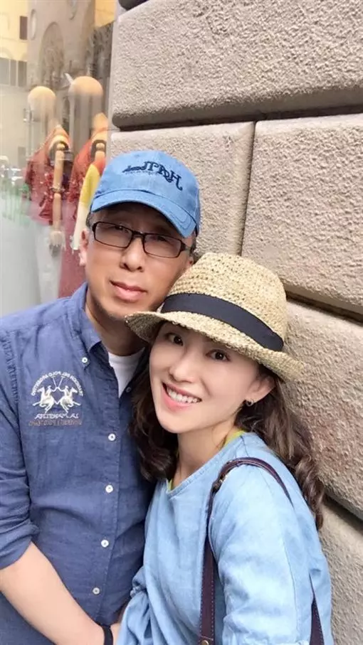 一邊外遇一邊靠北威權體製 , 兒怒回「你寫的東西一點價值都沒有」...他心冷日吞10顆藥:就當沒我這爸