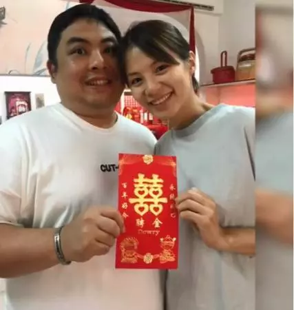 【新加坡薄餅大王兒子離開】丈夫走了一個月, 李美玲: 半夜孩子哭,沒有爸爸抱 !