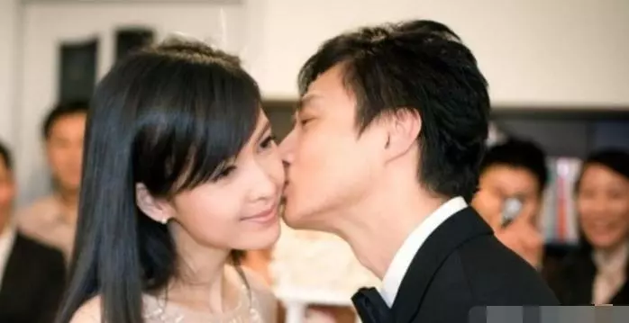被丈夫帶了八次綠帽, 還有三次被捉姦在床,都這樣了她還是不肯離婚!