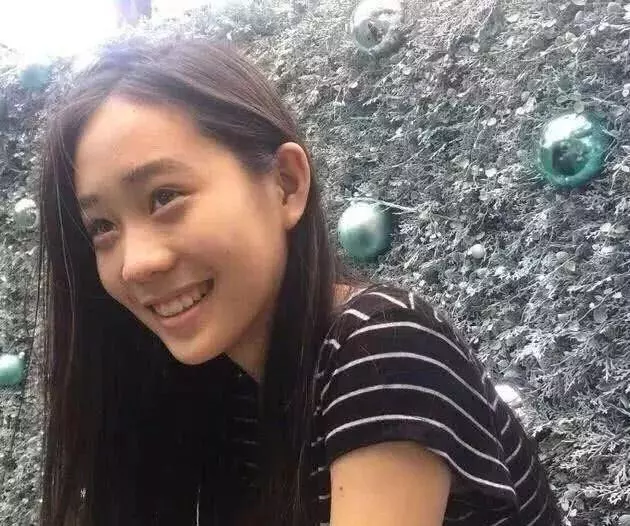李連杰曝兩女兒近照,身材高挑,比媽媽利智還美!