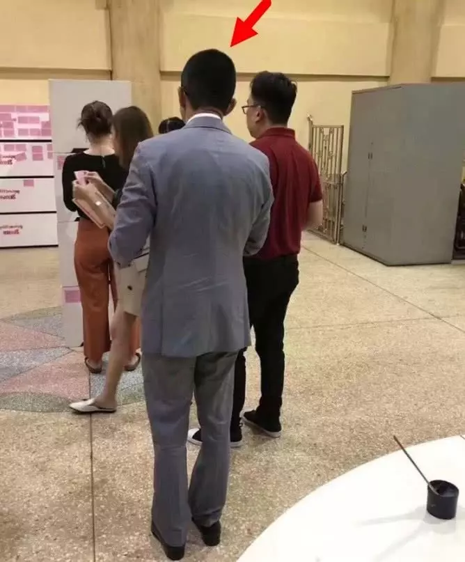 帶女友海外玩樂 李澤楷泰國捐棺材