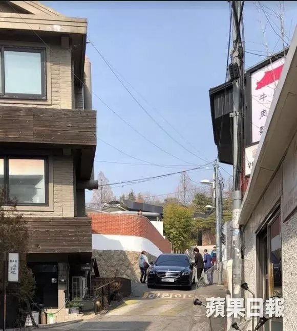 帶女友海外玩樂 李澤楷泰國捐棺材