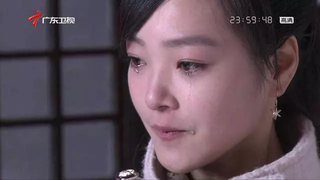 兒媳叫婆婆起床吃早餐,被門外公公的反應嚇哭,真相讓人憤怒