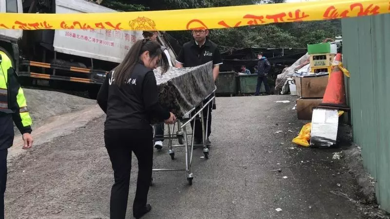 閃離台灣!新加坡情侶「廚餘桶丟棄女嬰」嚇壞新北市清潔員 DNA報告出爐「逃回新加坡會更慘」