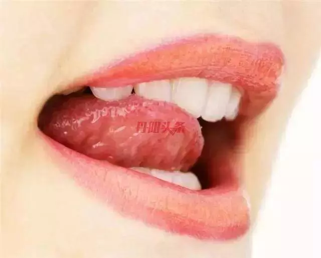 肝不舒服,身體有3種表現,常喝1種水,吸走肝臟毒素,肝臟更健康