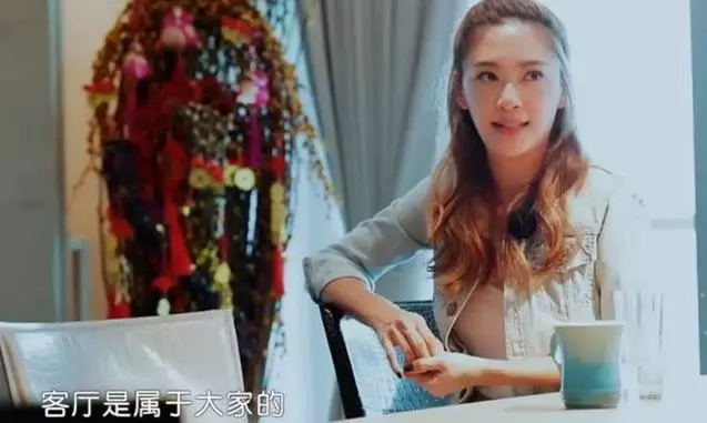 應采兒家教有多好?整個客廳沒有JASPER的玩具,理由讓家長誇讚!