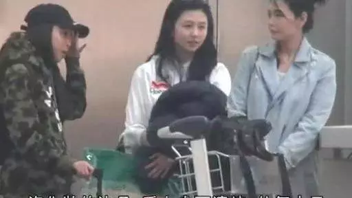 邱淑貞送女兒出國不停碎碎念,17歲沈月扁嘴撒嬌太可愛了