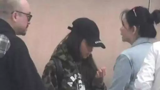 邱淑貞送女兒出國不停碎碎念,17歲沈月扁嘴撒嬌太可愛了