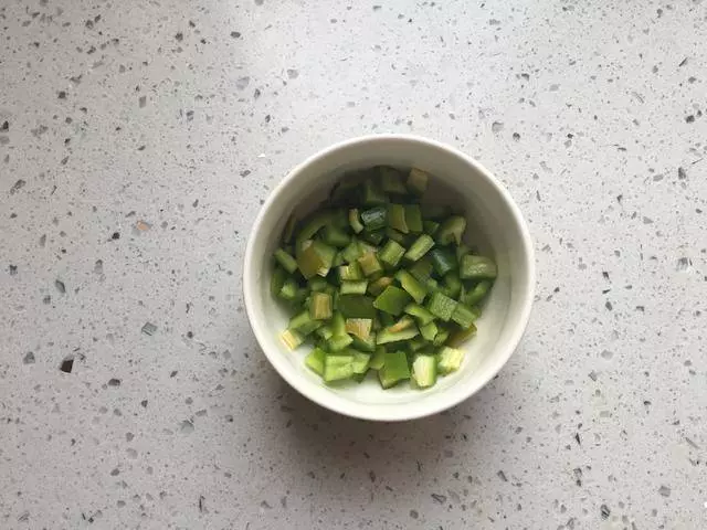 花生和醋拌著吃,每天一口,三高變低,白髮生黑,精神也好了