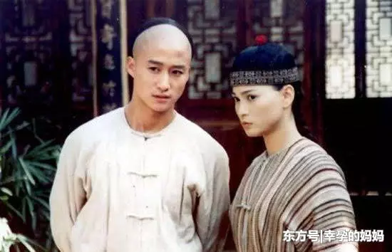嫌棄吳京太窮分手,如今吳京身價過億,她成街頭賣魚妹!