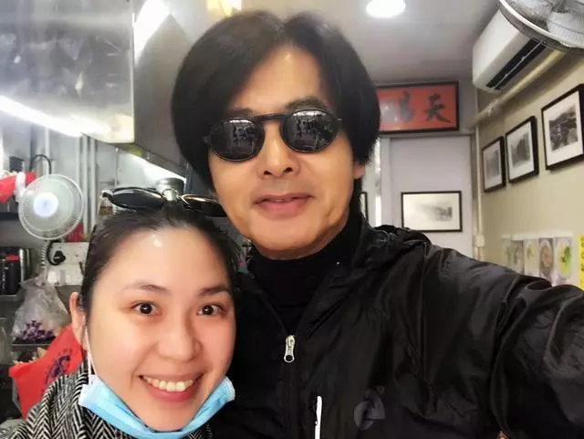 單親媽媽獨扛家計…小店面臨倒閉「受周潤發幫忙」生意爆滿!她心存感激「做善事回報」