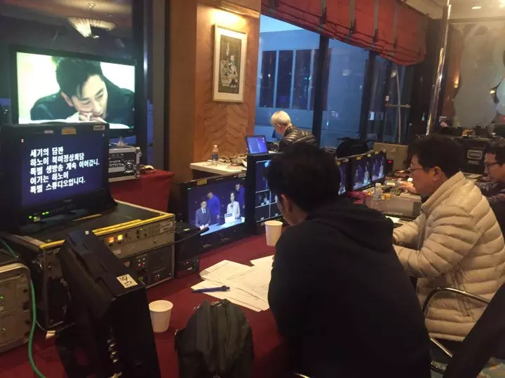 電視台為川金會「將主播台搬到越南」 網友捕捉到「背景的真相」嚇歪:有夠敬業!