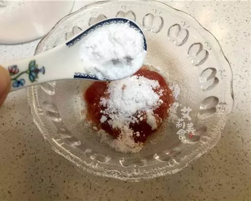 【菠蘿 咕咾肉】這道菜非常受小孩的歡迎,酸甜的味道可以增進食慾非常開胃!