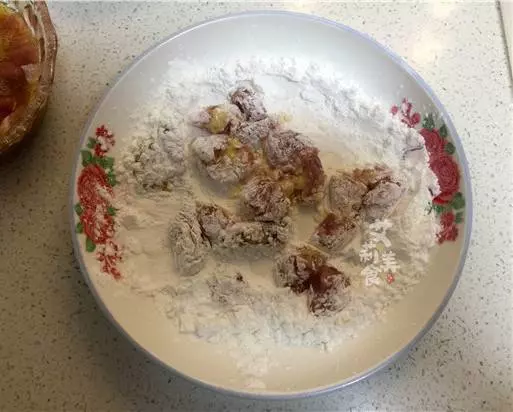 【菠蘿 咕咾肉】這道菜非常受小孩的歡迎,酸甜的味道可以增進食慾非常開胃!