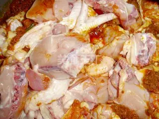 馬來西亞*咖哩雞*(食譜) 它的味道香濃，令人忍不住添多一碗飯!先收藏！