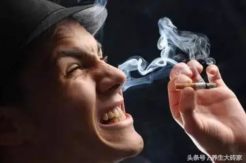 10個信號一出現,小心腦血管要「崩潰」,養血管謹記「五多四少」