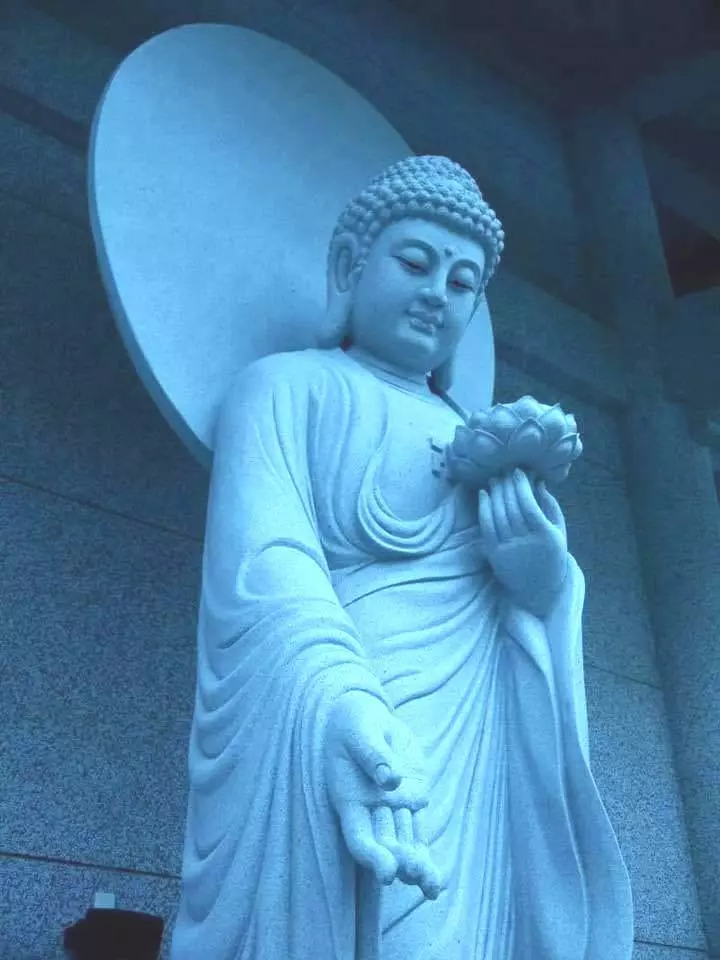 奇妙哉!宜蘭有一位老菩薩,每天都念佛十萬聲,念佛念到經書自動翻