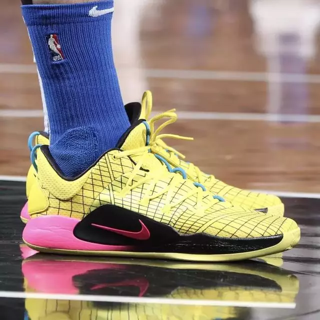 【球鞋匯】NBA球員今日球鞋上腳:詹姆斯上腳紫金配色LeBron 16,YEEZY新推出了籃球鞋!
