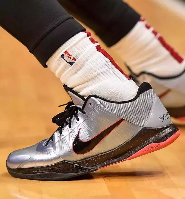 【球鞋匯】NBA球員今日球鞋上腳:詹姆斯上腳紫金配色LeBron 16,YEEZY新推出了籃球鞋!