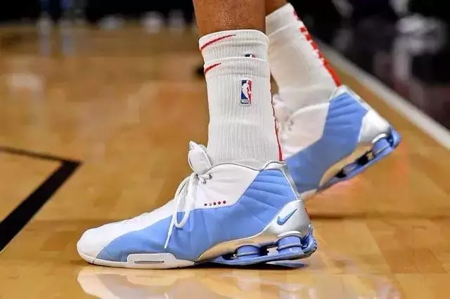 【球鞋匯】NBA球員今日球鞋上腳:詹姆斯上腳紫金配色LeBron 16,YEEZY新推出了籃球鞋!