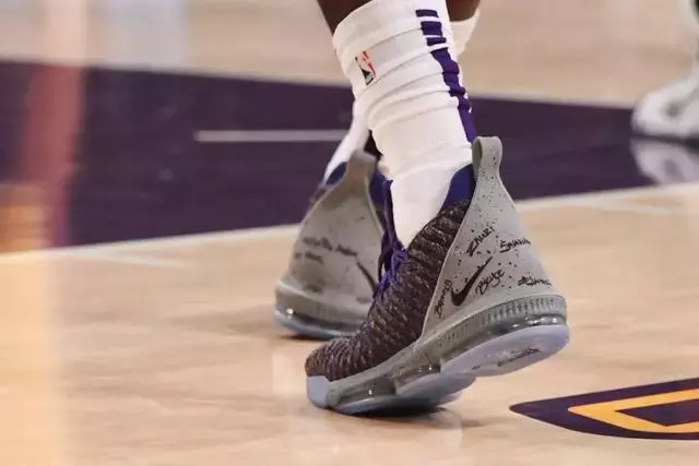 【球鞋匯】NBA球員今日球鞋上腳:詹姆斯上腳紫金配色LeBron 16,YEEZY新推出了籃球鞋!