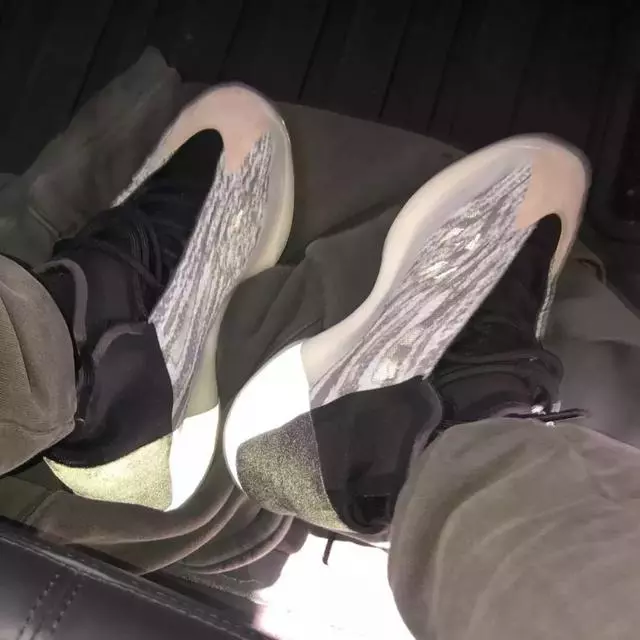 【球鞋匯】NBA球員今日球鞋上腳:詹姆斯上腳紫金配色LeBron 16,YEEZY新推出了籃球鞋!