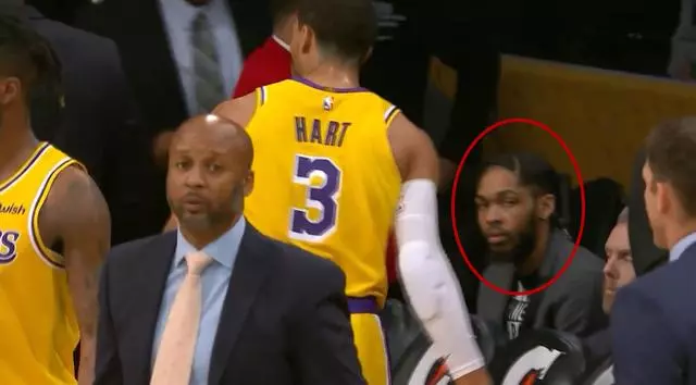 【影片】這樣的拼勁怎麼去贏球?路威快攻只有Hart一人追防,上籃不中後還不見任何球員回防,Hart都絕望了!