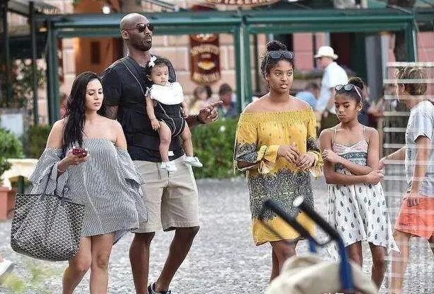絕配!Ray Allen社交網站曬4個兒子的合照,球迷調侃:全部招來給Kobe做女婿!