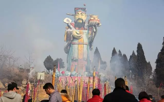 你知道香灰怎樣才是吉祥徵兆?香灰打卷又要怎樣嗎?(內附24香譜!)