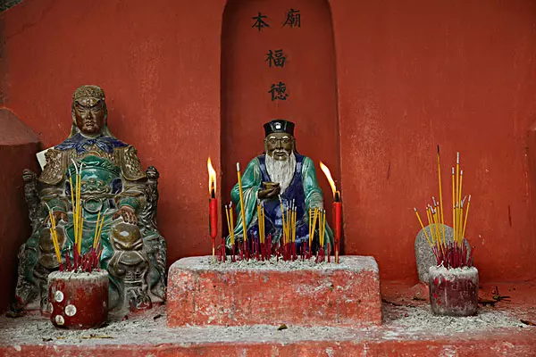 你知道香灰怎樣才是吉祥徵兆?香灰打卷又要怎樣嗎?(內附24香譜!)