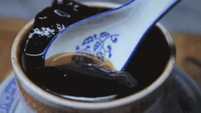 原來每一碗龜苓膏里,都有一隻沒了書包的烏龜在流淚