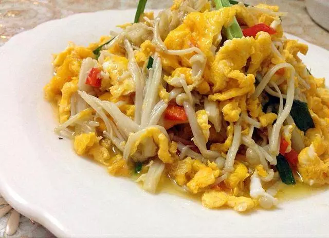 營養美味的19款金針菇做法 好吃不貴 比紅燒肉都下飯