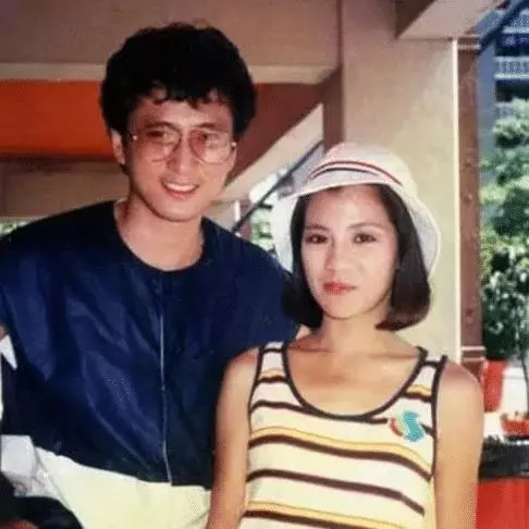 60歲湯鎮業二婚老婆曝光,原來是我們熟悉的她,難怪不娶翁美玲