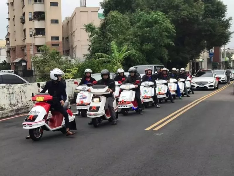 比超跑還難找!史上最猛「16台經典神車」霸氣迎娶 往下一看「超有愛細節」網驚呆:有錢也租不到