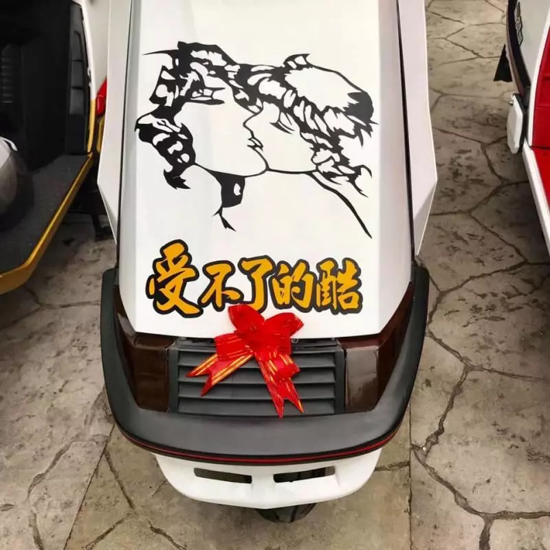 比超跑還難找!史上最猛「16台經典神車」霸氣迎娶 往下一看「超有愛細節」網驚呆:有錢也租不到