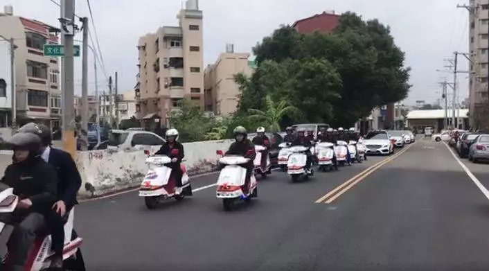 比超跑還難找!史上最猛「16台經典神車」霸氣迎娶 往下一看「超有愛細節」網驚呆:有錢也租不到