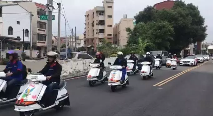 比超跑還難找!史上最猛「16台經典神車」霸氣迎娶 往下一看「超有愛細節」網驚呆:有錢也租不到