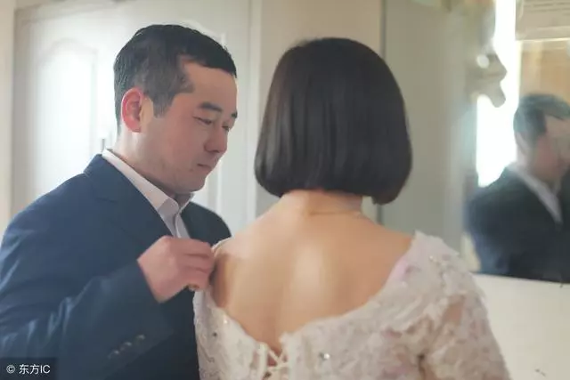 大哥去世,婆婆趕走大嫂,大嫂再婚,婆婆給了我一張銀行卡