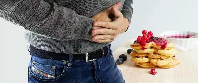 屁多、屁少、屁臭,是身體在報警!這兩種屁,竟可能是腸癌信號