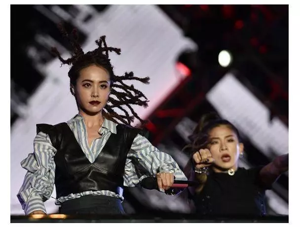 「亞洲舞娘」蔡依林太投入,褲子「滑落」沒注意,觀眾尖叫聲不斷!