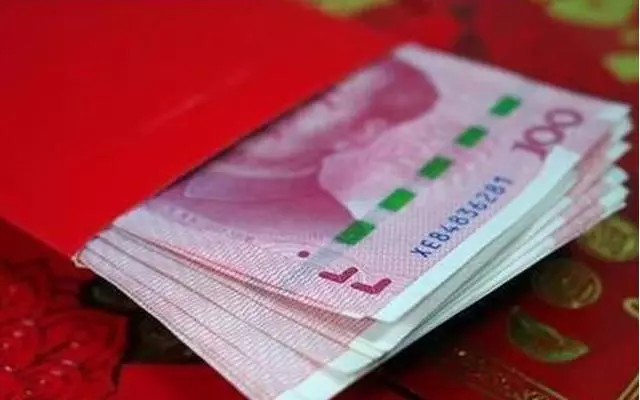 婆家給小兩口買房,只寫婆婆名字,兒媳拿出一個袋子:我家不缺