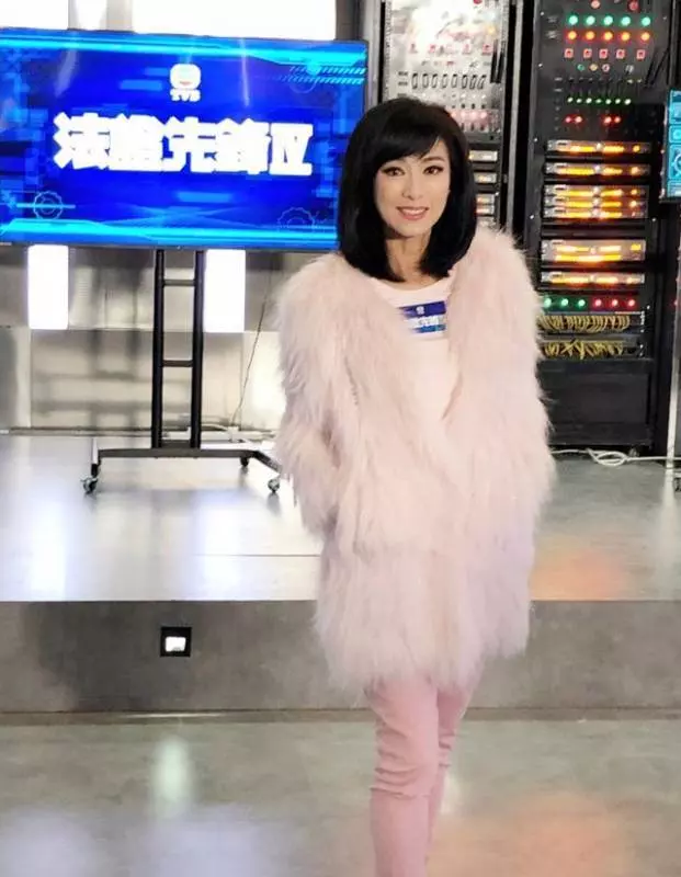 64歲米雪新髮型氣場全開,只是剪個「波波頭」,瞬間減齡20歲,氣場全開,盡顯女人氣質