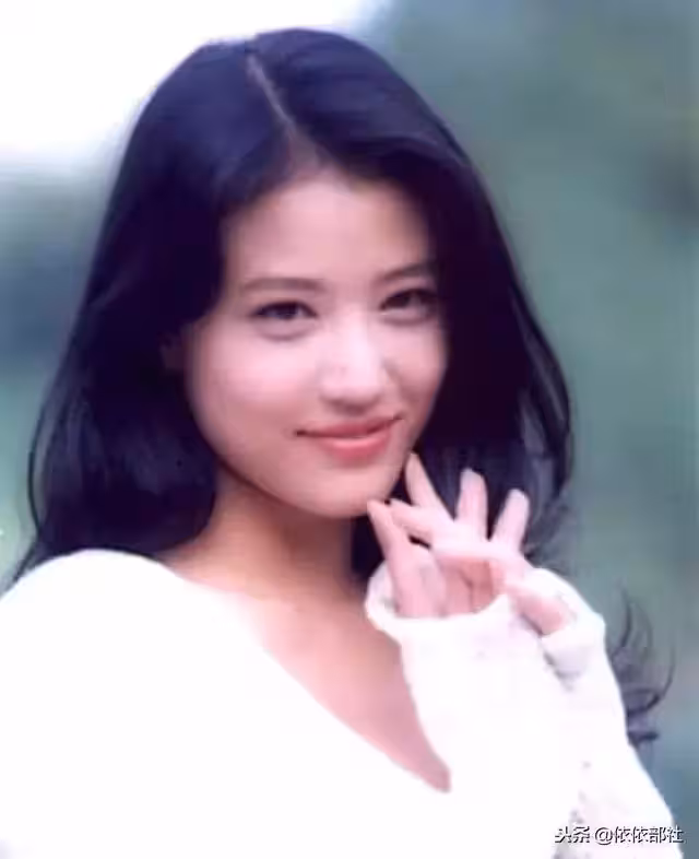 邱淑貞仍很美,周海媚仍很美,袁潔瑩仍很美,她52歲變得認不出